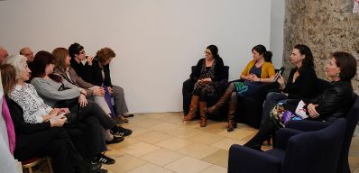 Am 20. M&auml;rz 2012 Buchpr&auml;sentation "Das Ende der Krawattenpflicht" Bundesministerin Gabriele Heinisch- Hosek.