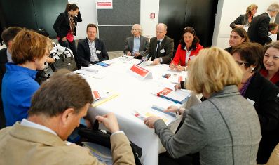 Am 26. M&auml;rz 2012 er&ouml;ffnete Bundesministerin Gabriele Heinisch-Hosek das "1. Dialogforum des Reformdialogs &Ouml;sterreich, Salzburg".