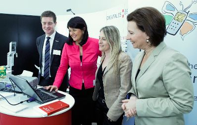 Am 26. M&auml;rz 2012 er&ouml;ffnete Bundesministerin Gabriele Heinisch-Hosek das "1. Dialogforum des Reformdialogs &Ouml;sterreich, Salzburg".