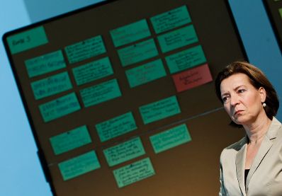 Am 26. M&auml;rz 2012 er&ouml;ffnete Bundesministerin Gabriele Heinisch-Hosek das "1. Dialogforum des Reformdialogs &Ouml;sterreich, Salzburg".