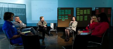 Am 26. M&auml;rz 2012 er&ouml;ffnete Bundesministerin Gabriele Heinisch-Hosek das "1. Dialogforum des Reformdialogs &Ouml;sterreich, Salzburg".