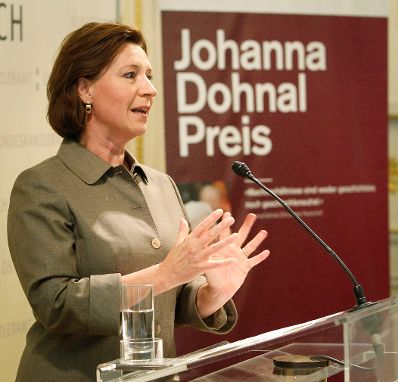 Am 12. Juni 2012 lud Frauenministerin Gabriele Heinisch-Hosek zur Verleihung des Johanna-Dohnal Preises 2012 ins Bundeskanzleramt.