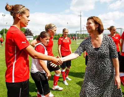 Am 21. Juni 2012 besuchte Frauenministerin Gabriele Heinisch-Hosek das Nationale Zentrum f&uuml;r Frauenfu&szlig;ball in St. P&ouml;lten.