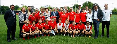 Am 21. Juni 2012 besuchte Frauenministerin Gabriele Heinisch-Hosek das Nationale Zentrum f&uuml;r Frauenfu&szlig;ball in St. P&ouml;lten.