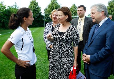 Am 21. Juni 2012 besuchte Frauenministerin Gabriele Heinisch-Hosek das Nationale Zentrum f&uuml;r Frauenfu&szlig;ball in St. P&ouml;lten.