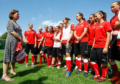 Am 21. Juni 2012 besuchte Frauenministerin Gabriele Heinisch-Hosek das Nationale Zentrum f&uuml;r Frauenfu&szlig;ball in St. P&ouml;lten.