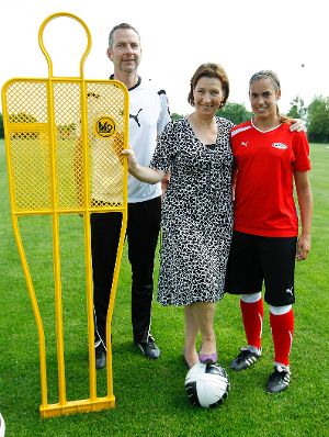 Am 21. Juni 2012 besuchte Frauenministerin Gabriele Heinisch-Hosek das Nationale Zentrum f&uuml;r Frauenfu&szlig;ball in St. P&ouml;lten.