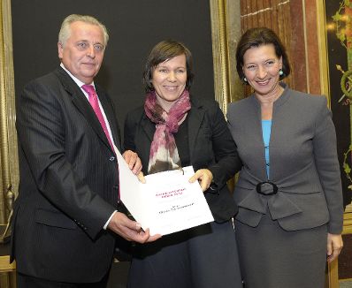 Am 10. Oktober 2012 luden Nationalratspr&auml;sidentin Barbara Prammer und die Frauenministerin gemeinsam zur Verleihung des Frauen-Lebenswerk-Preises und der K&auml;the Leichter-Preise 2012 ins Parlament. Im Bild (v.r.n.l.) Frauenministerin Gabriele Heinisch-Hosek mit Preistr&auml;gerin Ursula Till-Tentschert und Sozialminister Rudolf Hundstorfer.
