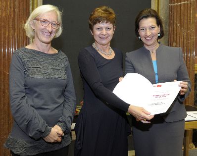Am 10. Oktober 2012 luden Nationalratspr&auml;sidentin Barbara Prammer und die Frauenministerin gemeinsam zur Verleihung des Frauen-Lebenswerk-Preises und der K&auml;the Leichter-Preise 2012 ins Parlament. Im Bild (v.r.n.l.) Frauenministerin Gabriele Heinisch-Hosek mit Preistr&auml;gerin Evelyn H&ouml;benreich und Ingrid Moritz.