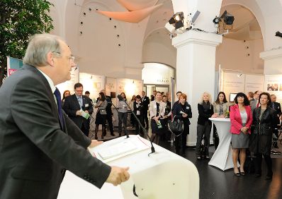 Am 18. Oktober 2012 besuchte Bundesministerin f&uuml;r Frauenangelegenheiten und den &ouml;ffentlichen Dienst Gabriele Heinisch-Hosek die Verwaltungsmesse im MuseumsQuartier. Im Bild Bundeskanzleramt Sektionschef Manfred Matzka w&auml;hrend bei seiner Begr&uuml;ssungsrede.