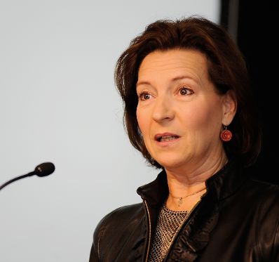 Am 18. Oktober 2012 pr&auml;sentierte Bundesministerin f&uuml;r Frauenangelegenheiten und den &ouml;ffentlichen Dienst Gabriele Heinisch-Hosek (im Bild) die Ergebnisse des Reformdialogs f&uuml;r den &Ouml;ffentlichen Dienst im Rahmen der Verwaltungsmesse im MuseumsQuartier.