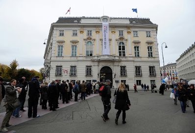Freitag, den 26. Oktober 2012 empfing Frauenministerin Gabriele Heinisch-Hosek im Rahmen des Nationalfeiertages Besucherinnen und Besucher im Bundeskanzleramt.