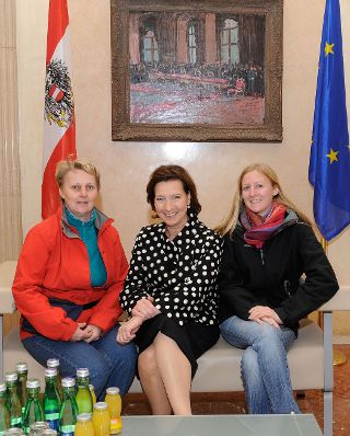 Am 26. Oktober 2012 empfing Frauenministerin Gabriele Heinisch-Hosek im Rahmen des Nationalfeiertages Besucherinnen und Besucher im Bundeskanzleramt.
