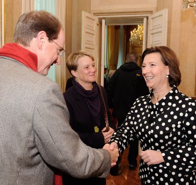 Am 26. Oktober 2012 empfing Frauenministerin Gabriele Heinisch-Hosek im Rahmen des Nationalfeiertages Besucherinnen und Besucher im Bundeskanzleramt.