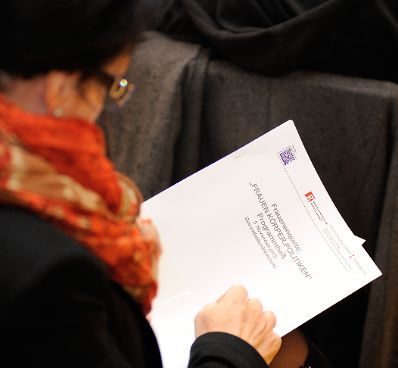 Am 5. November 2012 er&ouml;ffnete Frauenministerin Gabriele Heinisch-Hosek die Frauenenquete &quot;Frauen.K&ouml;rper.Politiken&quot; im Bundesministerium f&uuml;r Gesundheit.