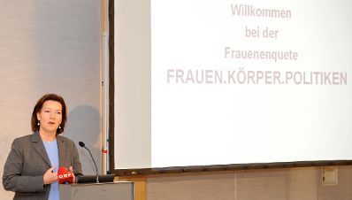 Am 5. November 2012 er&ouml;ffnete Frauenministerin Gabriele Heinisch-Hosek die Frauenenquete &quot;Frauen.K&ouml;rper.Politiken&quot; im Bundesministerium f&uuml;r Gesundheit.