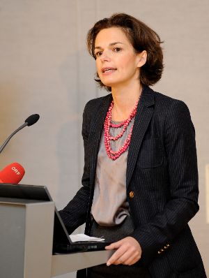 Am 5. November 2012 er&ouml;ffnete Frauenministerin Gabriele Heinisch-Hosek die Frauenenquete &quot;Frauen.K&ouml;rper.Politiken&quot; im Bundesministerium f&uuml;r Gesundheit.