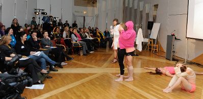 Am 5. November 2012 er&ouml;ffnete Frauenministerin Gabriele Heinisch-Hosek die Frauenenquete &quot;Frauen.K&ouml;rper.Politiken&quot; im Bundesministerium f&uuml;r Gesundheit.