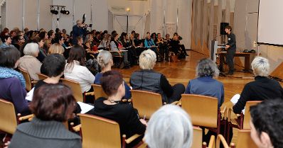 Am 5. November 2012 er&ouml;ffnete Frauenministerin Gabriele Heinisch-Hosek die Frauenenquete &quot;Frauen.K&ouml;rper.Politiken&quot; im Bundesministerium f&uuml;r Gesundheit.