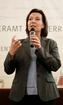 Am 5. Oktober 2012 er&ouml;ffnete Bundesministerin Gabriele Heinisch-Hosek die &Ouml;sterreichpremiere des Trickfilms &quot;Centrefold&quot; im Frauenministerium.