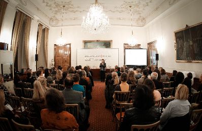 Am 5. Oktober 2012 er&ouml;ffnete Bundesministerin Gabriele Heinisch-Hosek die &Ouml;sterreichpremiere des Trickfilms &quot;Centrefold&quot; im Frauenministerium.