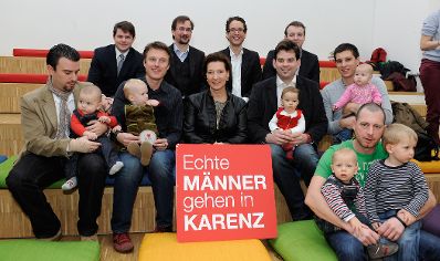 Am 12. November 2012 pr&auml;sentierte Frauenministerin Gabriele Heinisch-Hosek (m.) die V&auml;terkarenzkampagne Vol II im ZOOM Kindermuseum.