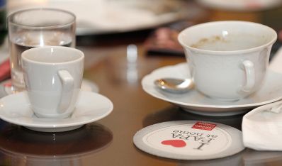 Am 29. November 2012 lud Frauenministerin Gabriele Heinisch-Hosek f&uuml;nf Karenzv&auml;ter mit ihren Kindern zum Fr&uuml;hst&uuml;ck und Erfahrungsaustausch in ihr B&uuml;ro.