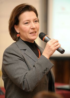 Am 3. Dezember 2012 begr&uuml;&szlig;te Frauenministerin Gabriele Heinisch-Hosek (im Bild) bei der Podiumsdiskussion &bdquo;Was Frauen brauchen &ndash; Ans&auml;tze f&uuml;r mehr Gendergerechtigkeit im Steuersystem&ldquo;.