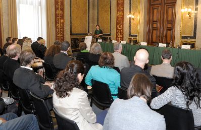 Am 19. April 2013 hielt Frauenministerin Gabriele Heinisch-Hosek (im Bild) eine Gru&szlig;adresse bei der Pr&auml;sentation des &bdquo;Gesellschaftsklimab&uuml;ndnisses f&uuml;r &Ouml;sterreich&ldquo; im Parlament.