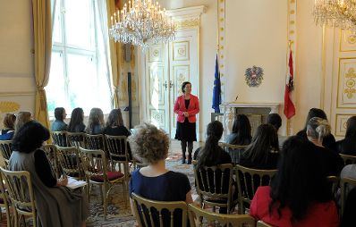 Im Bild Frauenministerin Gabriele Heinisch-Hosek bei der Begr&uuml;&szlig;ung zum "Girls' Day" im Bundeskanzleramt am 25. April 2013.