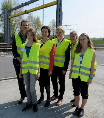 Am 25. April 2013 besuchte Frauenministerin Gabriele Heinisch-Hosek (im Bild) im Rahmen des &bdquo;Girls&rsquo; Day 2013&ldquo; die WienCont Container Terminal Gesellschaft.