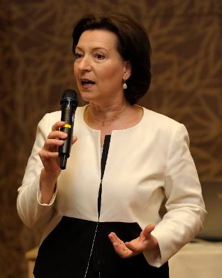 Am 29. April 2013 hielt Beamtenministerin Gabriele Heinisch-Hosek (im Bild) die Er&ouml;ffnungsworte beim Bildungskongress der Arbeitsgemeinschaft f&uuml;r Datenverarbeitung.