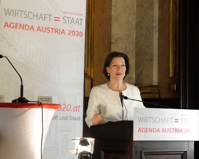 Am 29. April 2013 begr&uuml;&szlig;te Beamtenministerin Gabriele Heinisch-Hosek (im Bild) bei der Veranstaltung Agenda Austria 2020 "Wirtschaft und Staat - Innovatives Zusammenspiel zwischen Wirtschaft und Staat. Informationstechnologie als wichtigstes Bindeglied?".