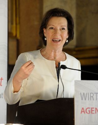 Am 29. April 2013 begr&uuml;&szlig;te Beamtenministerin Gabriele Heinisch-Hosek (im Bild) bei der Veranstaltung Agenda Austria 2020 "Wirtschaft und Staat - Innovatives Zusammenspiel zwischen Wirtschaft und Staat. Informationstechnologie als wichtigstes Bindeglied?".