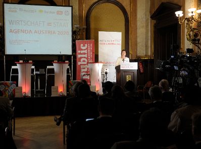 Am 29. April 2013 begr&uuml;&szlig;te Beamtenministerin Gabriele Heinisch-Hosek (im Bild) bei der Veranstaltung Agenda Austria 2020 "Wirtschaft und Staat - Innovatives Zusammenspiel zwischen Wirtschaft und Staat. Informationstechnologie als wichtigstes Bindeglied?".
