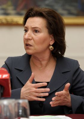 Am 7. Mai 2013 lud Frauenministerin Gabriele Heinisch-Hosek (im Bild) zum Hintergrundsgespr&auml;ch zum Thema Familienf&ouml;rderungen.