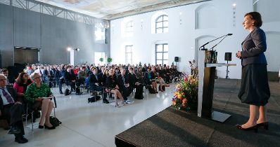 Am 7. Mai 2013 &uuml;berreichte Beamtenministerin Gabriele Heinisch-Hosek den Verwaltungspreis 2013 in der Akademie der Wissenschaften.