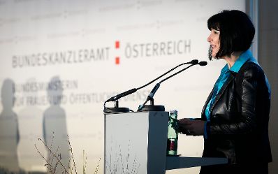 Am 7. Mai 2013 &uuml;berreichte Beamtenministerin Gabriele Heinisch-Hosek den Verwaltungspreis 2013 in der Akademie der Wissenschaften.