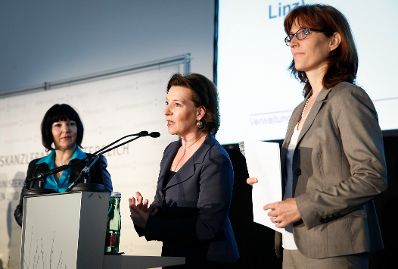 Am 7. Mai 2013 &uuml;berreichte Beamtenministerin Gabriele Heinisch-Hosek den Verwaltungspreis 2013 in der Akademie der Wissenschaften.