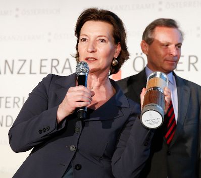 Am 7. Mai 2013 &uuml;berreichte Beamtenministerin Gabriele Heinisch-Hosek den Verwaltungspreis 2013 in der Akademie der Wissenschaften.