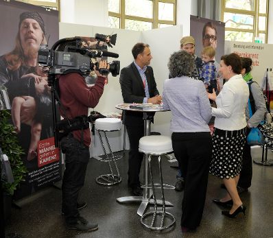 Am 23. Mai 2013 besuchte Frauenministerin Gabriele Heinisch-Hosek (im Bild) die BBB &bdquo;Beruf-Baby-Bildung&ldquo; Messe der AK Wien.