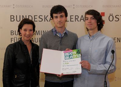 Am 6. Juni 2013 &uuml;berreichte Frauenministerin Gabriele Heinisch-Hosek (im Bild) Urkunden an die Preistr&auml;gerinnen und Preistr&auml;ger des "apps4austria" Wettbewerbs.