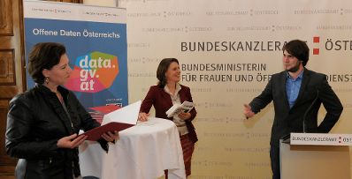 Am 6. Juni 2013 &uuml;berreichte Frauenministerin Gabriele Heinisch-Hosek (im Bild) Urkunden an die Preistr&auml;gerinnen und Preistr&auml;ger des "apps4austria" Wettbewerbs.