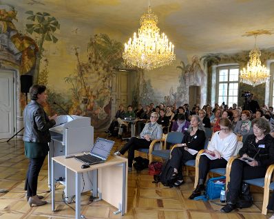 Am 7. Juni 2013 luden Frauenministerin Gabriele Heinisch-Hosek und die Plattform 20000Frauen zur Frauenenquete &bdquo;Maskulinismus. Anti. Feminismus.&ldquo; ins Schloss Laundon. Im Bild bei der Er&ouml;ffnung der Veranstaltung.