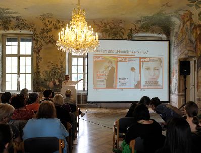 Am 7. Juni 2013 luden Frauenministerin Gabriele Heinisch-Hosek und die Plattform 20000Frauen zur Frauenenquete &bdquo;Maskulinismus. Anti. Feminismus.&ldquo; ins Schloss Laundon.