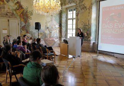 Am 7. Juni 2013 luden Frauenministerin Gabriele Heinisch-Hosek und die Plattform 20000Frauen zur Frauenenquete &bdquo;Maskulinismus. Anti. Feminismus.&ldquo; ins Schloss Laundon.