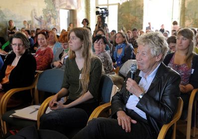 Am 7. Juni 2013 luden Frauenministerin Gabriele Heinisch-Hosek und die Plattform 20000Frauen zur Frauenenquete &bdquo;Maskulinismus. Anti. Feminismus.&ldquo; ins Schloss Laundon.