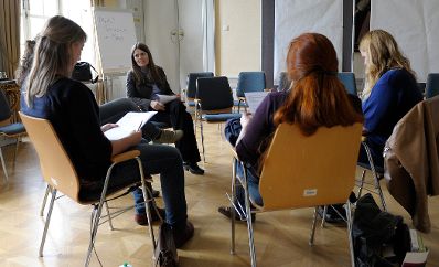 Am 7. Juni 2013 luden Frauenministerin Gabriele Heinisch-Hosek und die Plattform 20000Frauen zur Frauenenquete &bdquo;Maskulinismus. Anti. Feminismus.&ldquo; ins Schloss Laundon.