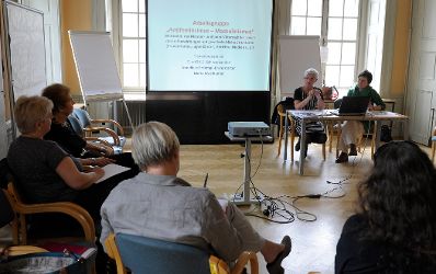 Am 7. Juni 2013 luden Frauenministerin Gabriele Heinisch-Hosek und die Plattform 20000Frauen zur Frauenenquete &bdquo;Maskulinismus. Anti. Feminismus.&ldquo; ins Schloss Laundon.