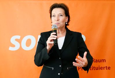 Am 11. Juni 2013 besuchte Frauenministerin Gabriele Heinisch-Hosek die Feier "10 Jahre SOPHIE BildungsRaum - 10 Jahre Beratung f&uuml;r SexarbeiterInnen" in Wien.